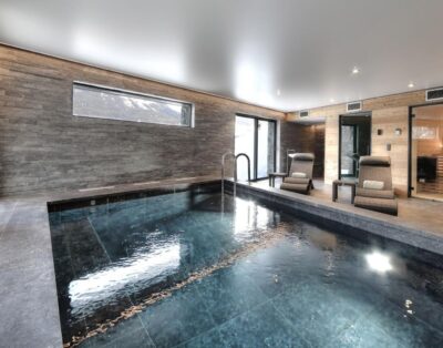 Sublime Luxury Ski-In/Ski-Out Chalet with Hammam, Sauna & Fireplace, in Chamonix