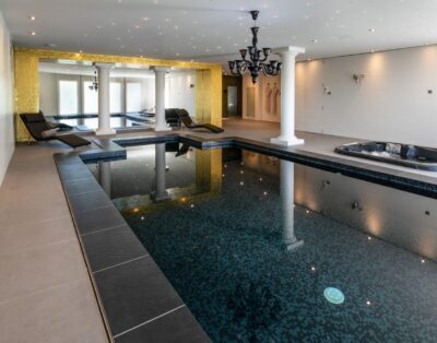 Luxurious Ski-In/Ski-Out Chalet in Courchevel Moriond