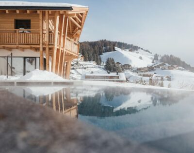 B&B Luxury Mountain Ski Chalet with Platinum Spa Facilities & Spectacular views over Sassolungo and Sella Massif