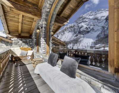 Wonderful Ski Chalet for 8 guests, Located in a Peaceful Area of Val d’Isere