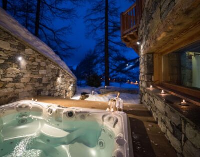 Luxury Spacious Catered Chalet with Pool, Hammam & Jacuzzi, in Val d’Isere