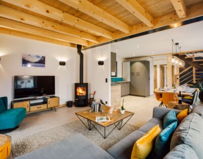 Modern Getaway Chalet with Hot Tub in Morzine, for 8 Guests