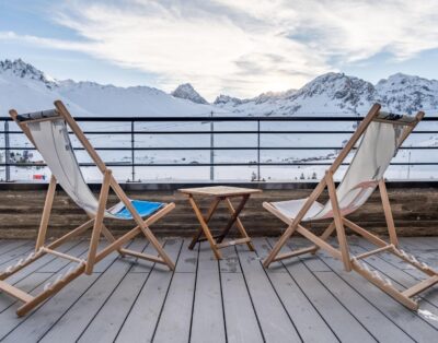 Self-Catered Ski In, Ski Out Chalet with Outdoor Hot Tub, Hammam & Fireplace, in Tignes