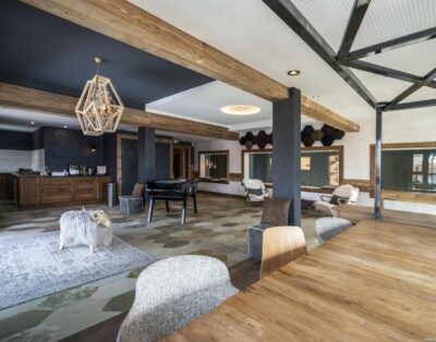 Ski-in/Ski-out Luxury Apartment with Elevator and Full Spa Facilities in Val Thorens, France