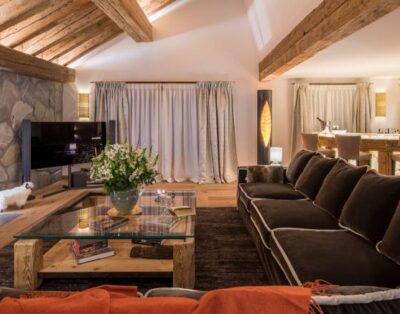 Exquisite Panoramic Chalet with Pool, Jacuzzi, Hammam, Gym & Cinema in St Moritz