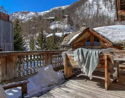 Traditional Ski Chalet with Incredible Spa Facilities, in center of Val d’Isere